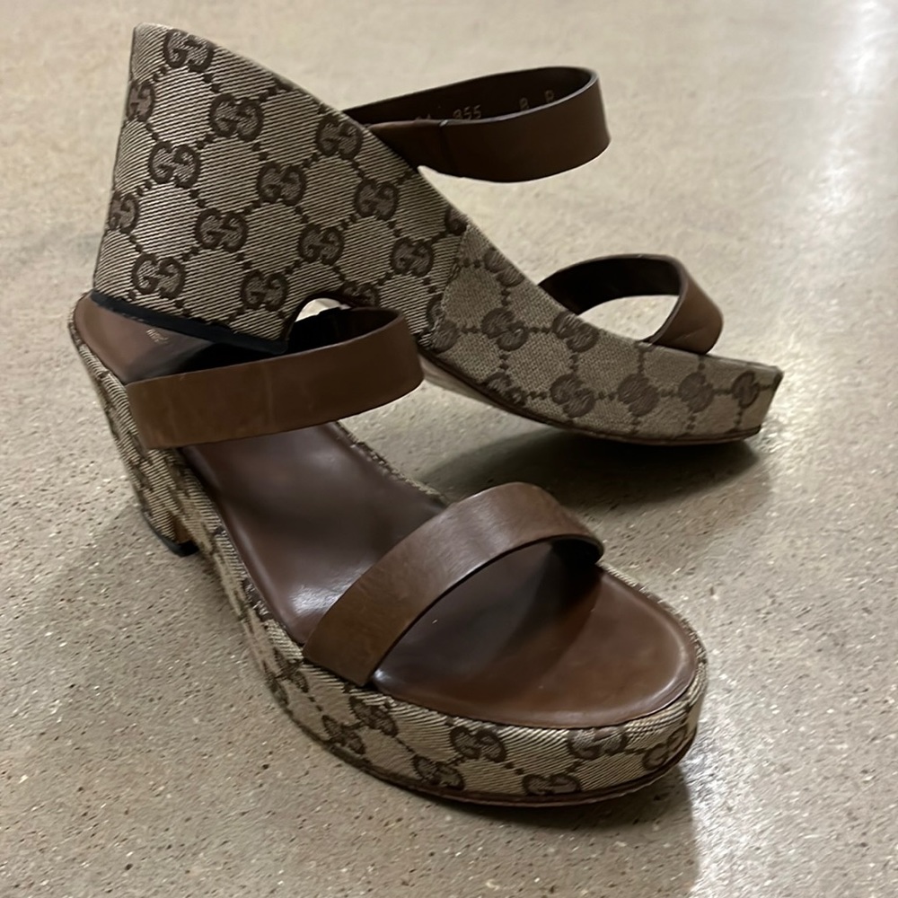 Adorable, Gucci monogram platform sandals